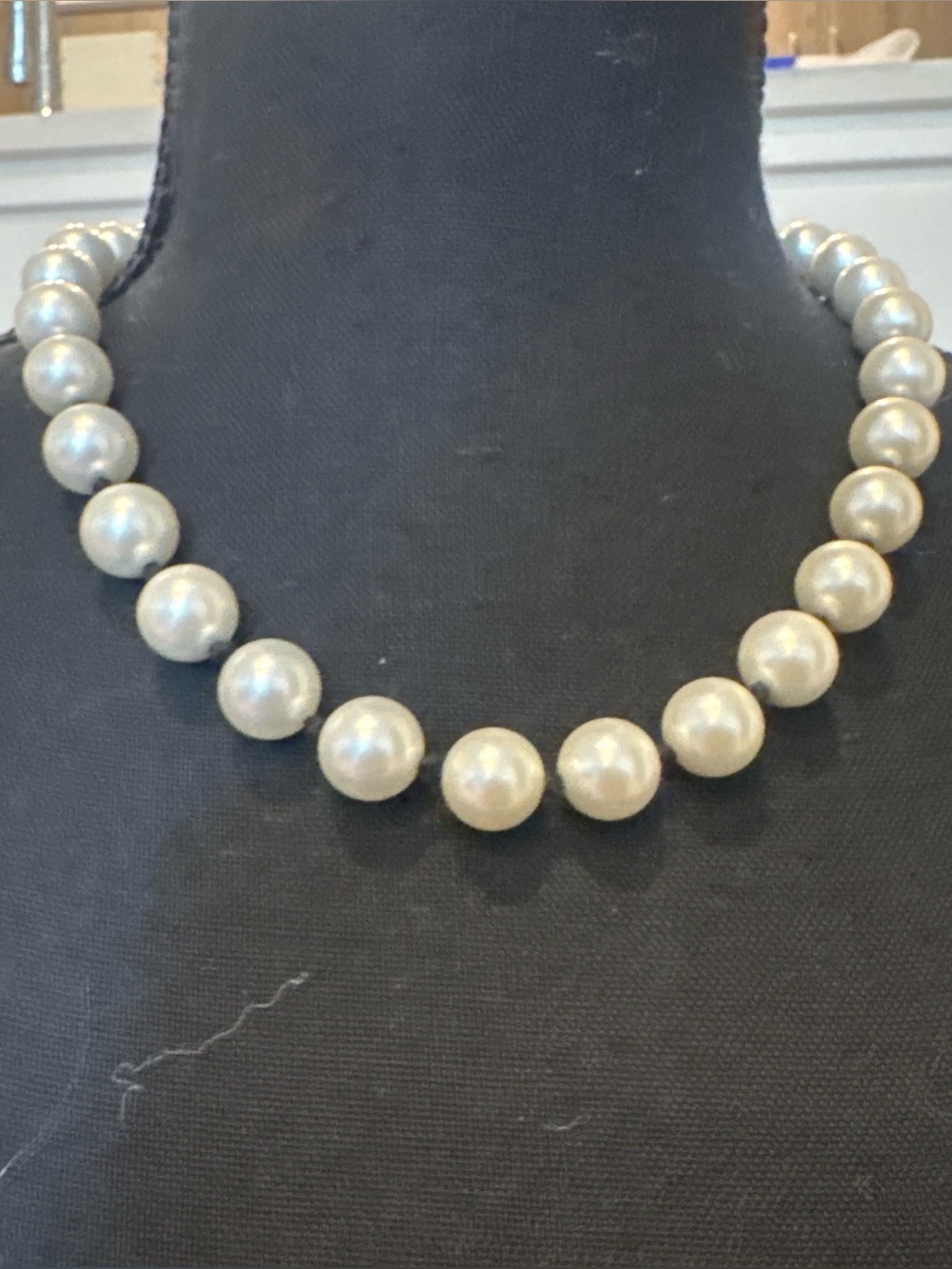 Classic Ivory Pearl Necklace - Elegant Women's Jewelry